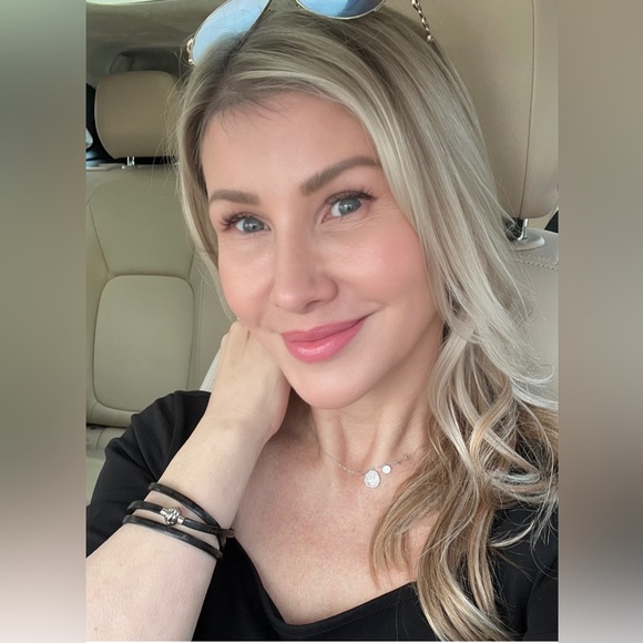 Meet your Posher, Lin. 🌸👗👜👠💎👑💗 - Picture 1 of 1